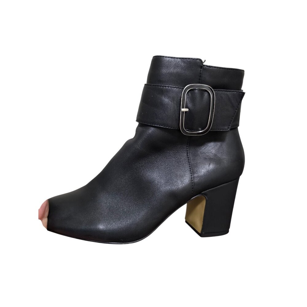 Bella-Vita‎ Women 7.5W Black Leather Ankle Boots Buckle Detail Block Heel Preppy